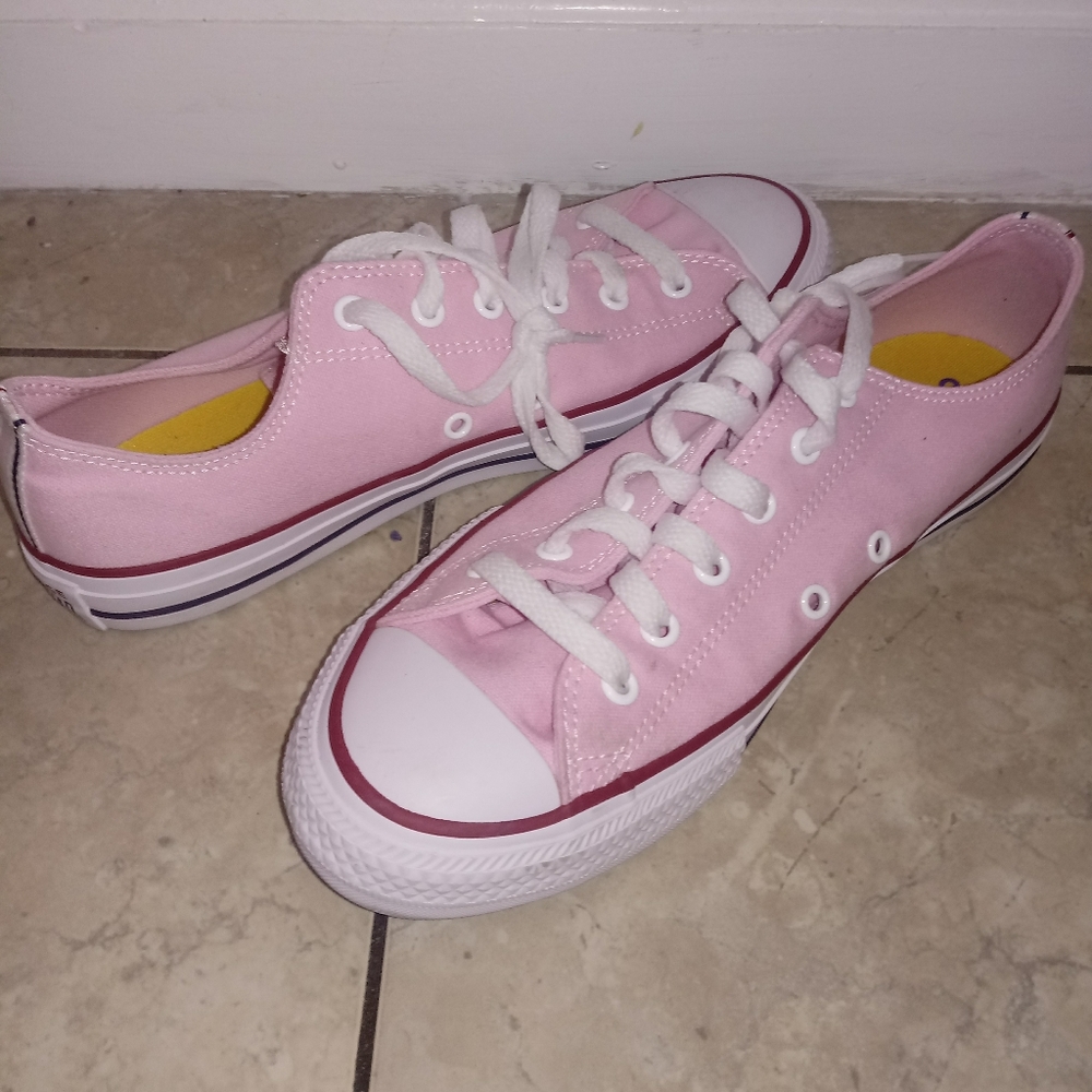 Pink Low Top Converese Shoes